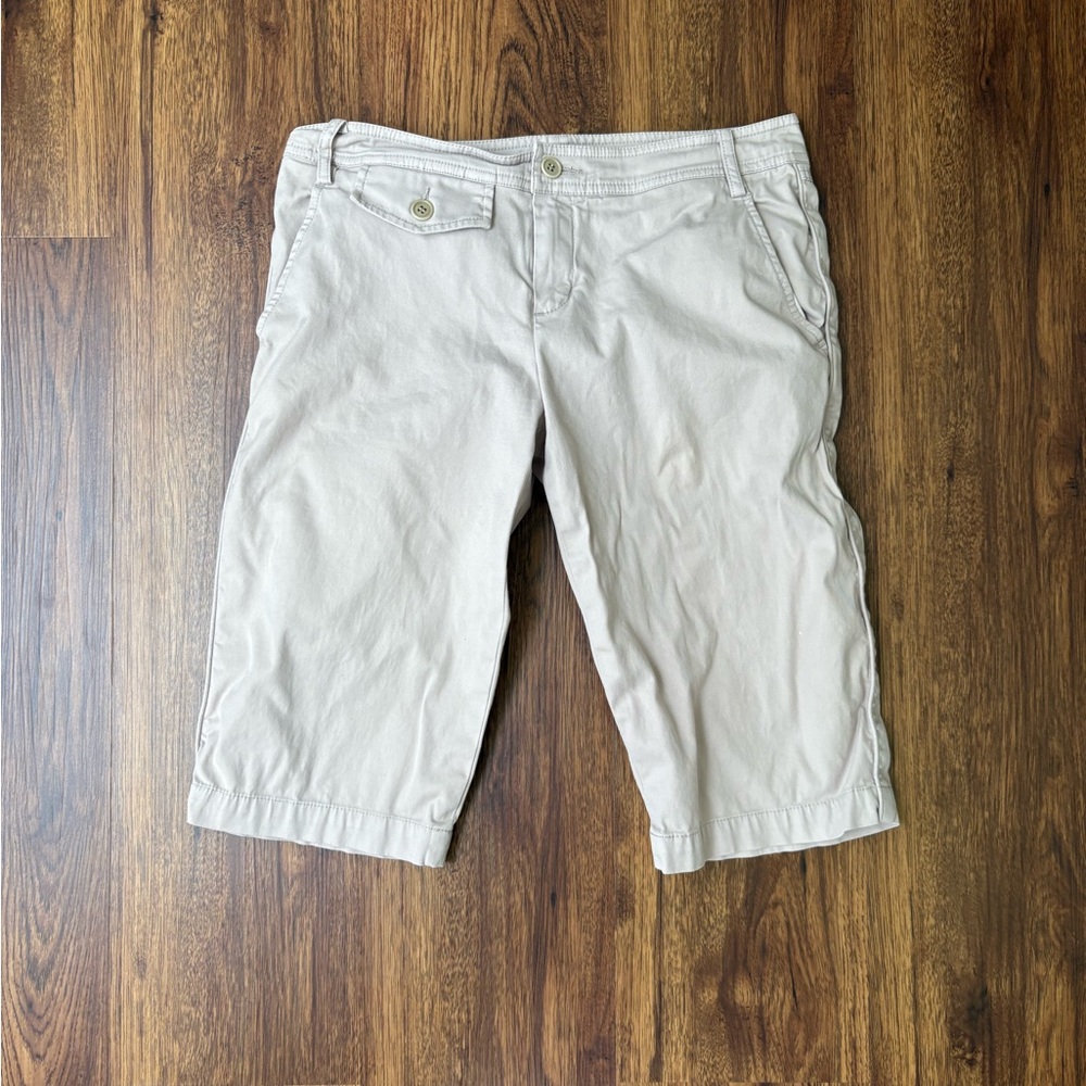 BCBGMaxazaria Khaki Bermuda shorts - 0